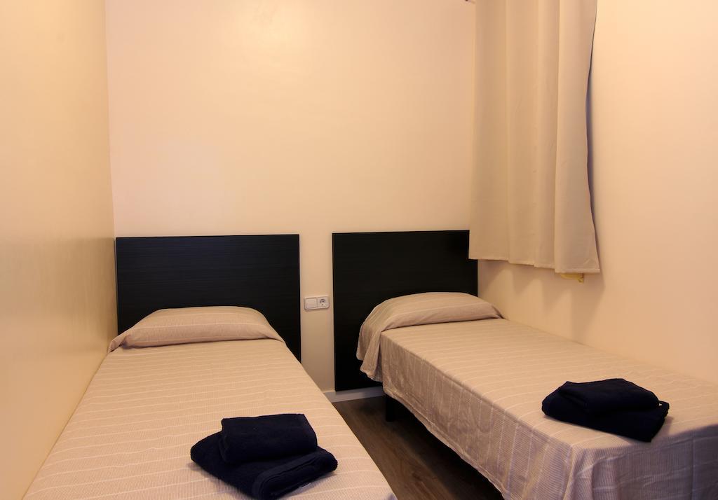 Three-Bedroom Apartment Calle Còrsega 668,246436657:JPEG
